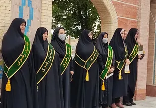 غبارروبی و عطرافشانی مزار شهدای شهرستان بافت