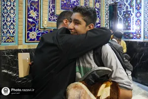 وداع پسران نوجوان معتکف رمضانیه در حرم مطهر رضوی