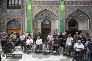 تشرف جمعی از جانبازان ۷۰ درصد آسایشگاه امام خمینی(ره) مشهد به حرم مطهر رضوی