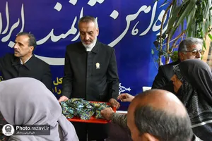 استقبال خدام حرم مطهر رضوی از زائران