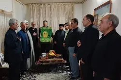پرچم رضوی مهمان خانواده شهید جنگ رمضان در گرمسار شد