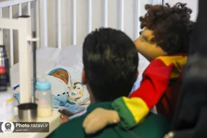 حضور خدام حرم مطهر رضوی در بیمارستان اکبر