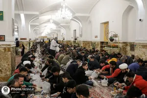 سفره اکرام ماه مبارک رمضان در حرم مطهر رضوی