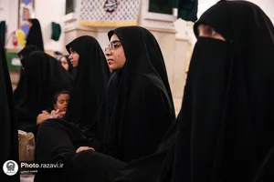 عزاداری زائران انگلیسی زبان در حرم مطهر رضوی