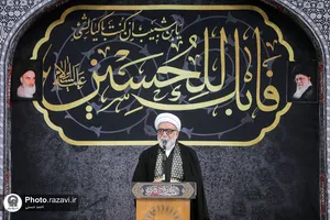 آیین تعویض پرچم گنبد منور رضوی به مناسبت آغاز ماه محرم
