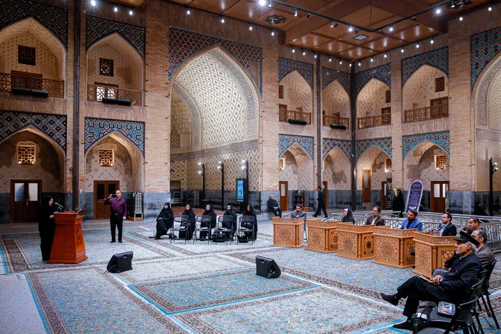 جلسه دفاع از پایان‌نامه در حرم مطهر رضوی