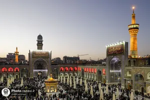 آیین تعویض پرچم گنبد منور رضوی در آستانه ماه محرم