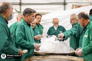 افطاری طرح ضیافت اکرام رضوی در حرم مطهر رضوی