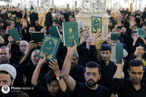 اقامه نماز جمعه در ظهر عاشورا و طنین لبیک یا قرآن درپی هتک حرمت به قرآن