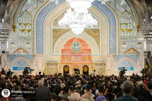 مناجات خوانی سحر&zwnj;گاهی حاج محمود کریمی در حرم مطهر رضوی