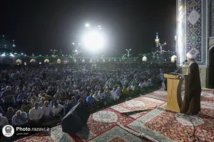 اقامه نماز آیات هم زمان با وقوع پدیده ماه گرفتگی در حرم مطهر رضوی