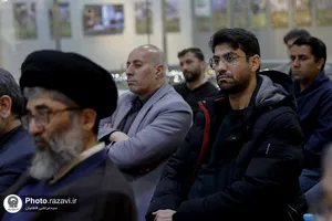 اهدای نشان طلای علمی رضا شریفیان به موزه آستان قدس رضوی