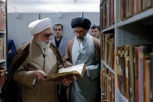بازدید تولیت آستان قدس رضوی از کتابخانه مرکزی