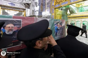 طواف پیکر شهدای خدمت دور ضریح مطهر رضوی