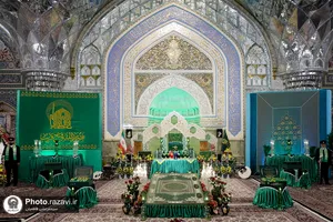 آیین تعویض پرچم گنبد منور رضوی در روز میلاد امام رضا(علیه&zwnj;السلام)