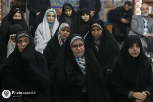نقد و بررسی کتاب &laquo;خار و میخک&raquo;