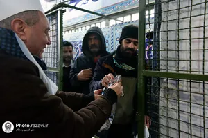 توزیع غذای متبرک در ایستگاه باب الجواد علیه&zwnj;السلام