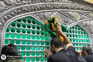 تشرف جمعی از مجروحان لبنانی به حرم مطهر رضوی