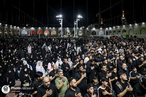 عزاداری زائران عرب زبان در حرم مطهر رضوی