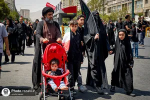 پیاده&zwnj;روی جاماندگان اربعین در مشهد -۱