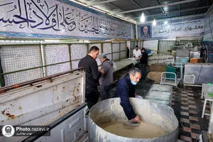 توزیع نذری به مناسبت وفات حضرت معصومه(س)