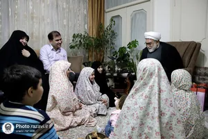 دیدار تولیت آستان قدس رضوی با چهار خانواده فرزندپذیر بهزیستی
