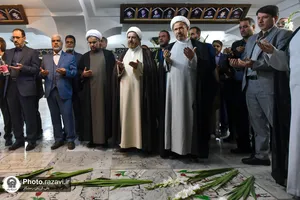 غبارروبی مزار شهدای مدفون در حرم مطهر رضوی