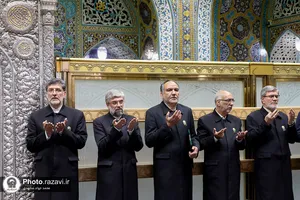 غبارروبی ضریح مطهر حضرت رضا علیه&zwnj;السلام در آستانه دهه کرامت