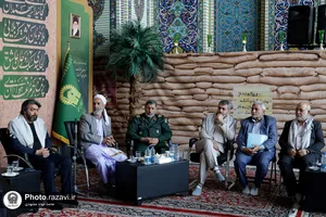 دیدار جمعی از شعرا و نویسندگان دفاع مقدس با تولیت آستان قدس رضوی