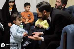 دیدار قائم&zwnj;مقام تولیت آستان قدس رضوی با خانواده دارای 8 فرزند
