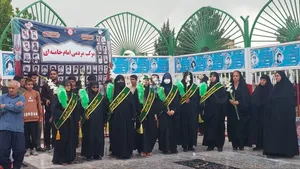 غبارروبی و عطرافشانی گلزار شهدای بروجرد / گزارش تصویری