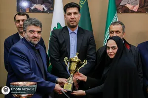 اهدای 4 جام هندبالیست&zwnj;های ایران به موزه آستان قدس رضوی