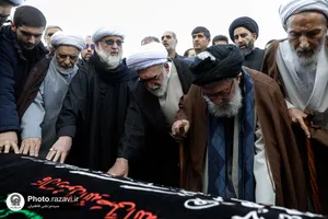 مراسم تشییع پیکر همسر مکرمه آیت الله وحید خراسانی در حرم مطهر رضوی