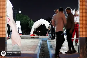 توزیع غذای متبرک حضرت بین زلزله زدگان کاشمر