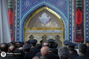 بدرقه خادمین اربعین حسینی در حرم مطهر رضوی
