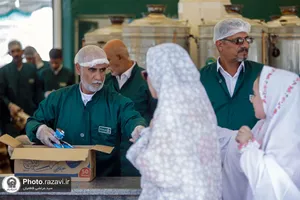 پذیرایی از زائران بارگاه منور رضوی توسط هیئت حضرت نرجس(س) عراق