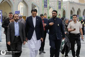 تشرف دستيار ويژه نخست وزير پاكستان به حرم مطهر رضوی