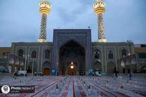 توزیع افطاری در باب&zwnj;الکاظم حرم مطهر رضوی