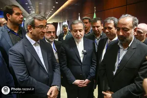 بازدید وزیر امور خارجه از نمایشگاه شرکت&zwnj;های دانش بنیان