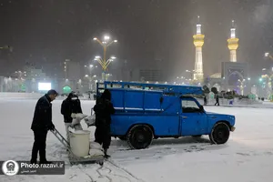 آماده&zwnj;باش خادمان حرم مطهر رضوی همزمان با برودت هوا در مشهد