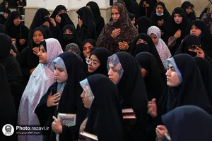 عزاداری بانوان عاشورایی اردو زبان در حرم مطهر رضوی