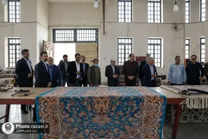 بازدید اعضای فرهنگستان هنر از کارخانه فرش آستان قدس رضوی