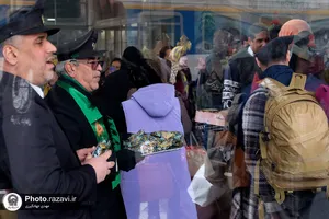 استقبال از زائران مشهد مقدس توسط خدام حرم مطهر رضوی