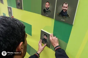 حضور شرکت کنندگان رویداد هنری &laquo;پرچم بر زمین نمی&zwnj;افتد&raquo; در صحن قدس
