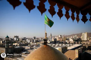 آیین تعویض پرچم حرم امام رضا علیه&zwnj;السلام در آستانه ماه ربیع&zwnj;الاول