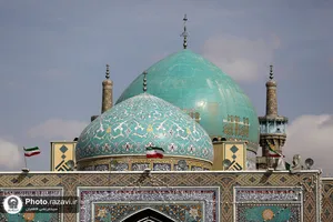 نصب پرچم ایران در حرم امام رضا(علیه&zwnj;السلام)