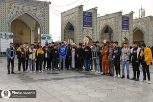 تشرف کاروان نوجوانان زیارت اولی به حرم مطهر رضوی