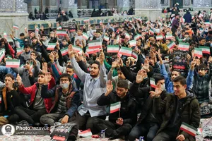 گردهمایی نوجوانان مشهدی به یاد شهدای دانش&zwnj;آموز حرم شاهچراغ