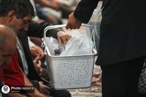 توزیع بسته&zwnj;های عیدانه در حرم مطهر رضوی