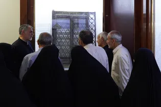 بازدید خادمین ایثارگر و جانباز حرم مطهر رضوی از موزه مرکزی و شمیم رضوان